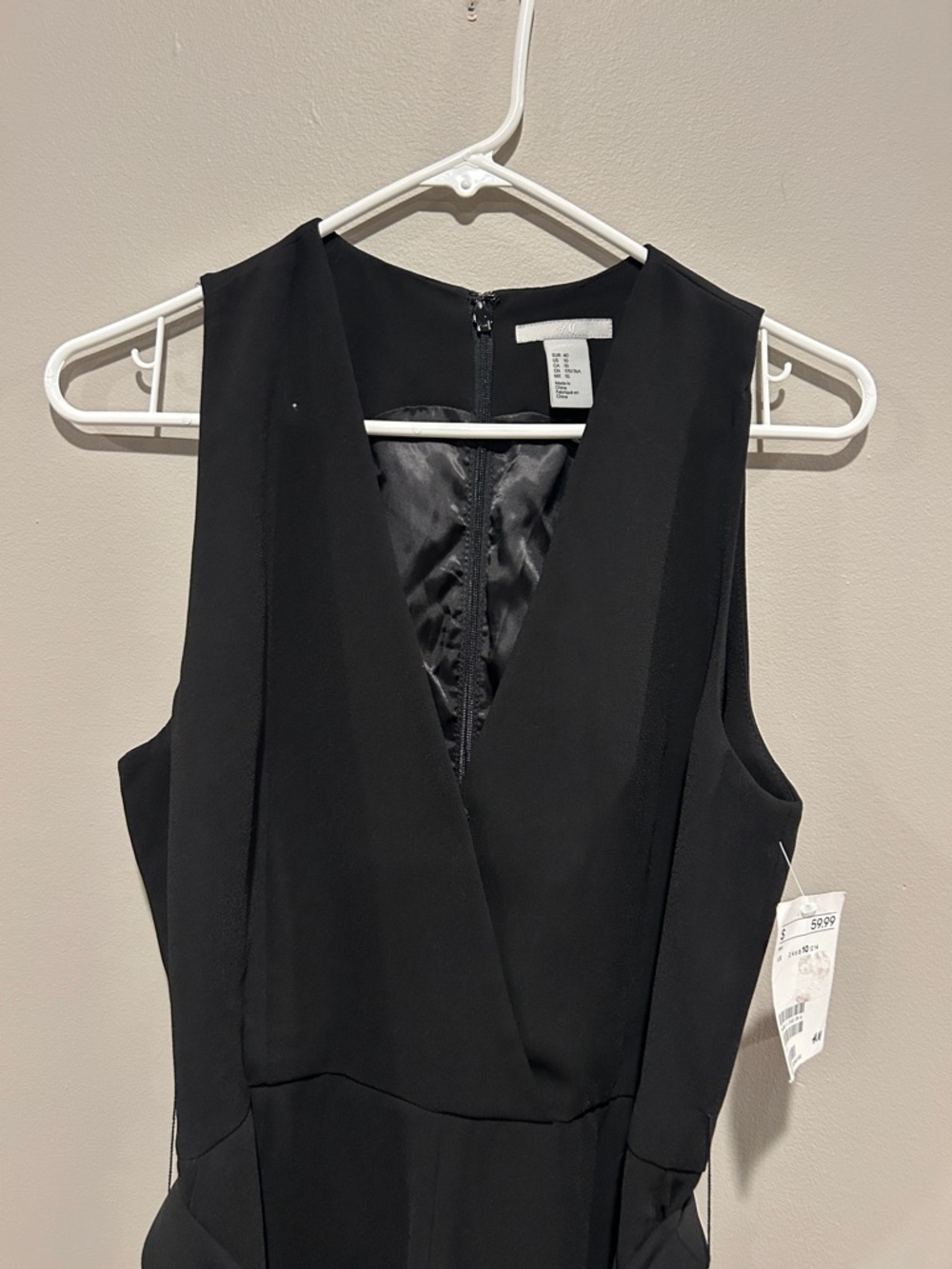H&M black sleeveless wrapover front jumpsuit NWT sz 10 - Picture 3 of 6